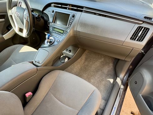 Used 2011 Toyota Prius Three w/ Solar Roof Pkg FWD image 13