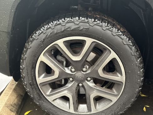 Used 2017 Jeep Renegade Latitude w/ Cold Weather Group image 12