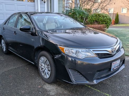 Used 2012 Toyota Camry LE image 9