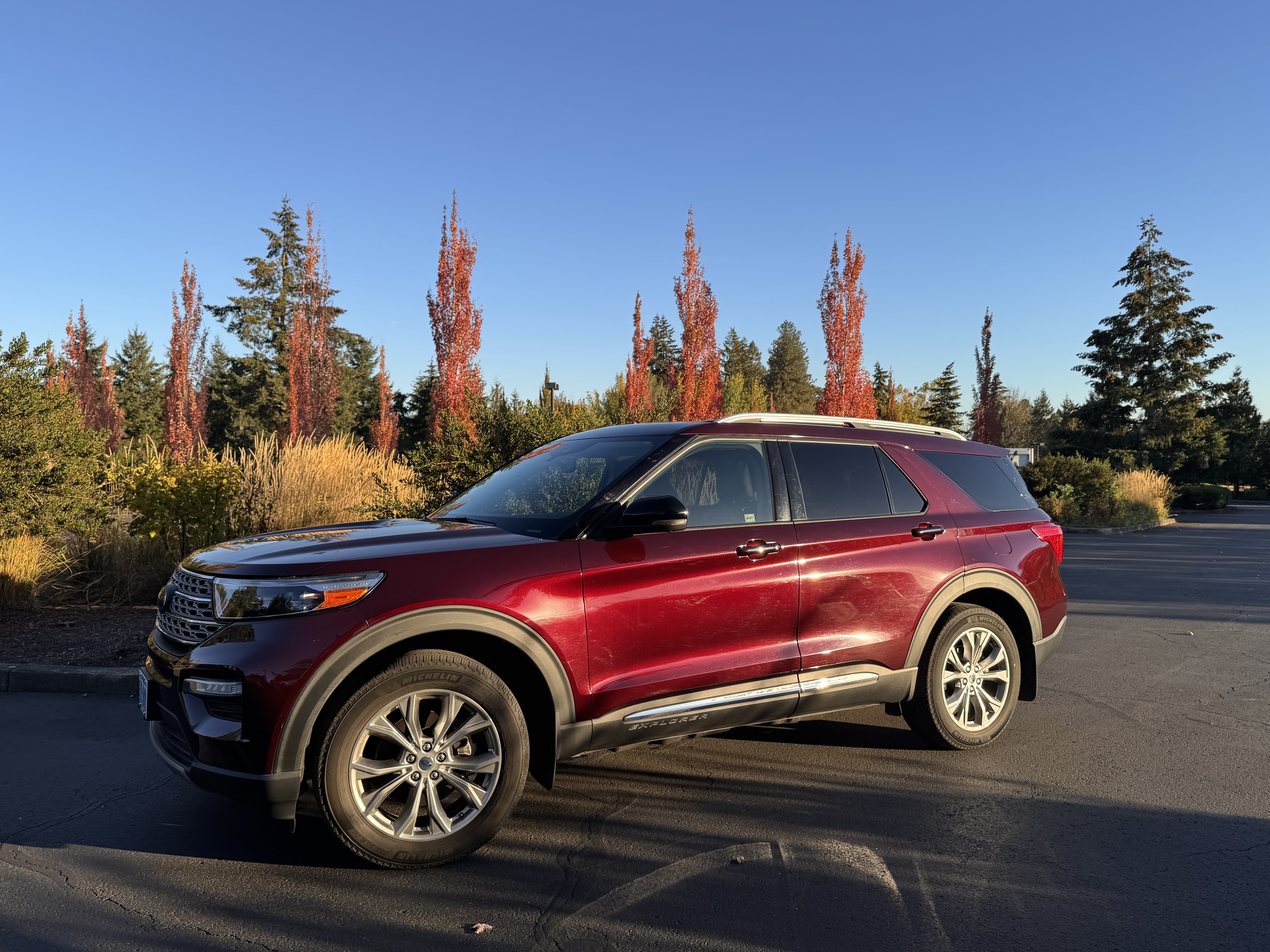Used 2022 Ford Explorer Limited w/ Equipment Group 301A AWD/4WD image 6