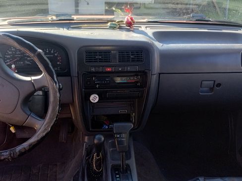 Used 1995 Nissan Pathfinder XE image 11