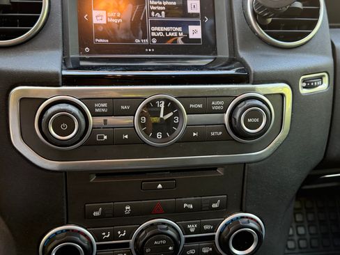 Used 2016 Land Rover LR4 HSE Silver Edition image 4