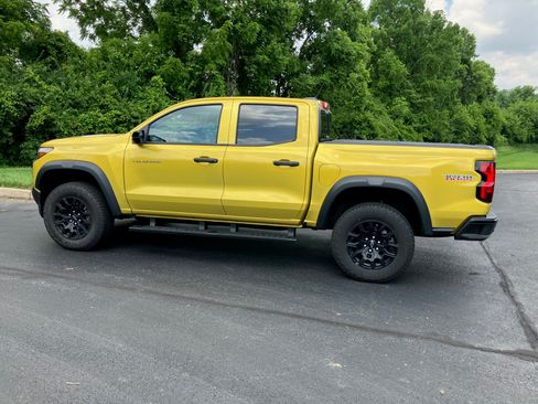 Used 2023 Chevrolet Colorado Trail Boss w/ Technology Package AWD/4WD image 14