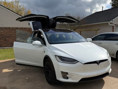 Used 2018 Tesla Model X 75D image 9