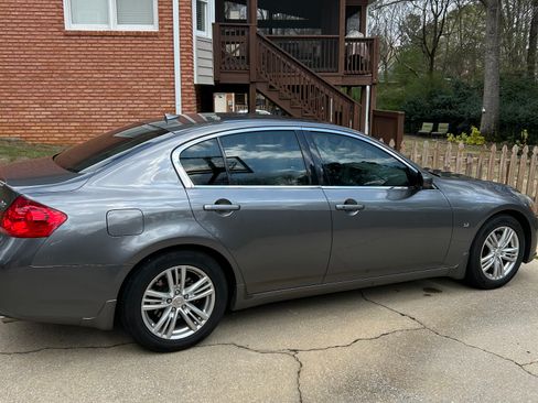 Used 2015 INFINITI Q40 Sedan 4D w/ Navigation Package image 18
