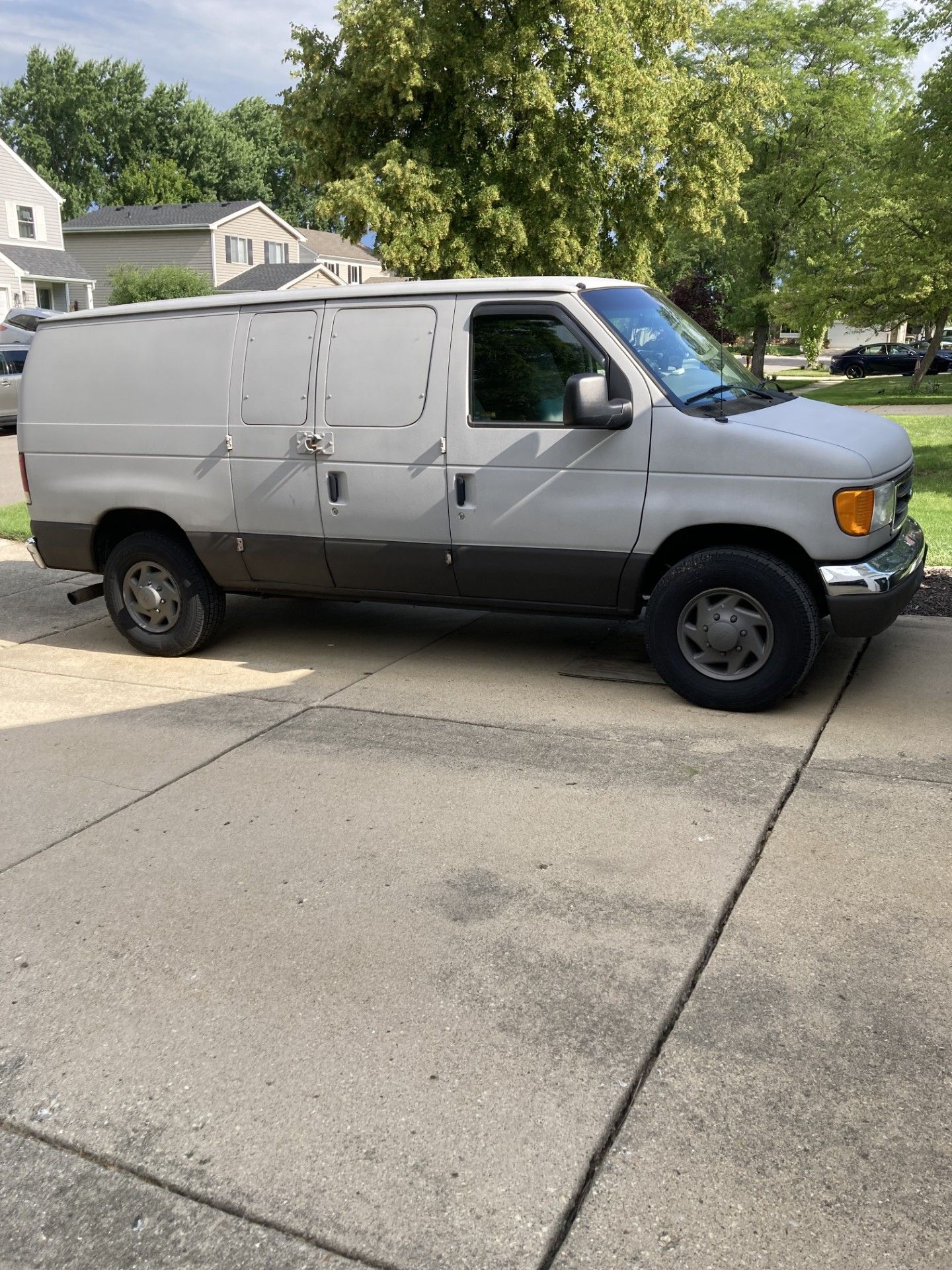 Used 2006 Ford E-350 and Econoline 350 Super Duty RWD image 6