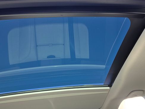 Used 2018 Land Rover Range Rover Velar S image 15