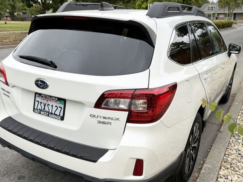 Used 2016 Subaru Outback 3.6R Limited AWD/4WD image 4