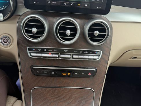 Used 2020 Mercedes-Benz GLC 350e 4MATIC image 5