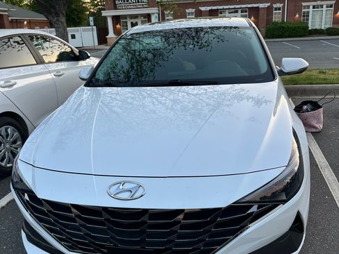 Used 2021 Hyundai Elantra Limited w/ Cargo Package image 9