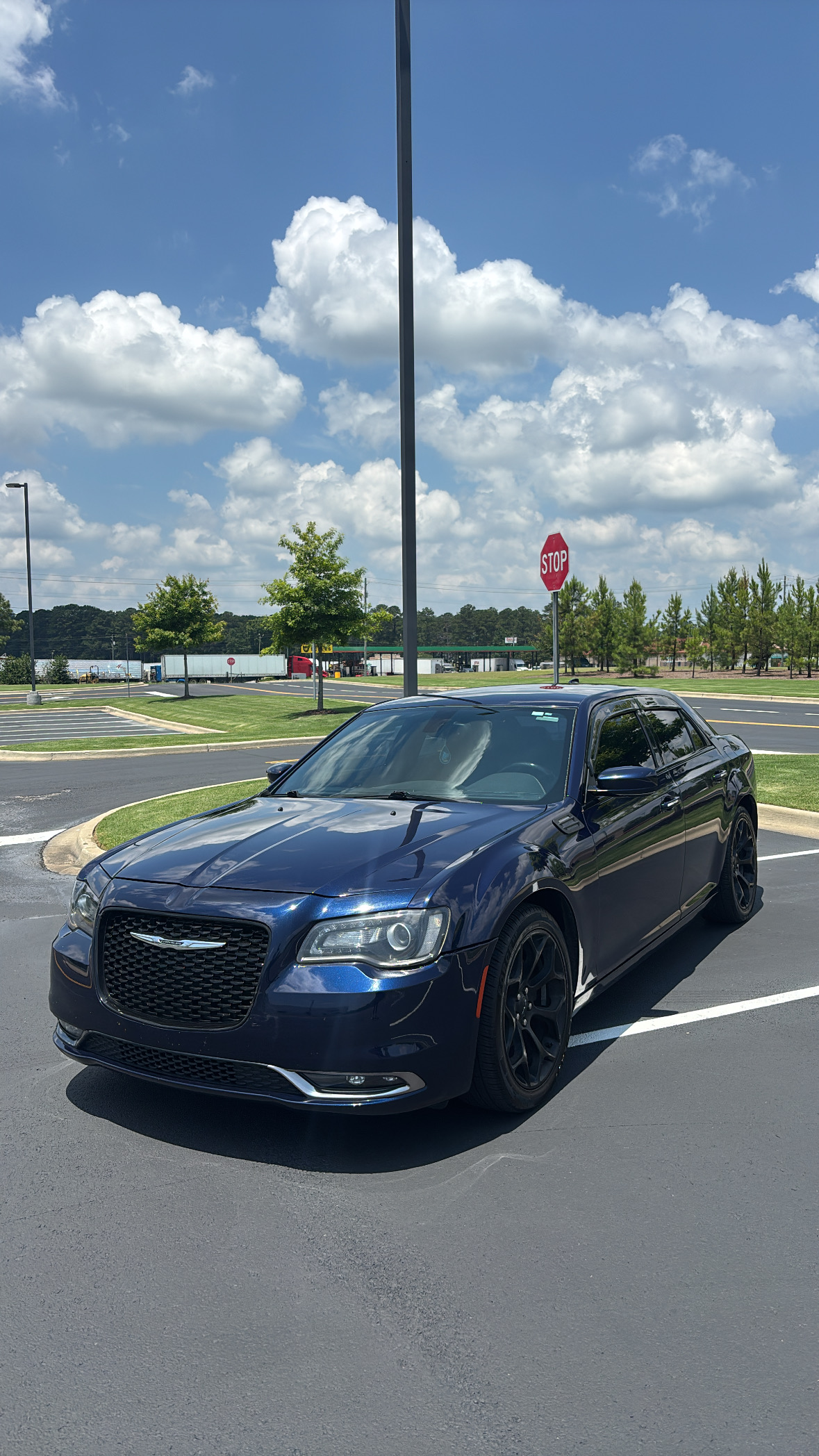 Used 2016 Chrysler 300 S RWD image 1