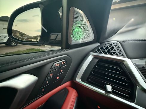 Used 2025 BMW X6 M Competition w/ Executive Package image 15