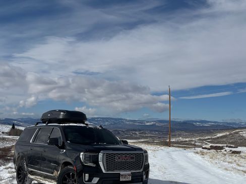 Used 2021 GMC Yukon XL Denali image 1