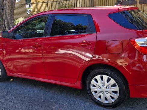 Used 2010 Toyota Matrix image 2
