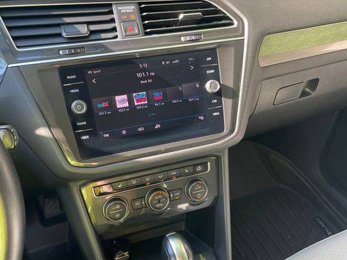 Used 2019 Volkswagen Tiguan SE AWD/4WD image 9