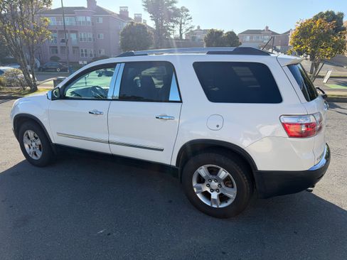 Used 2011 GMC Acadia SL image 1