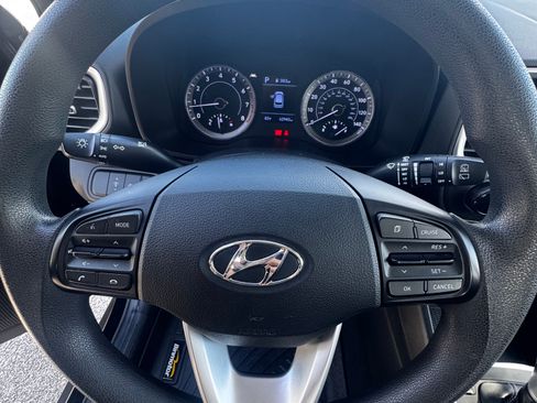 Used 2021 Hyundai Venue SE image 19