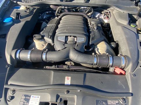 Used 2014 Porsche Cayenne GTS image 5