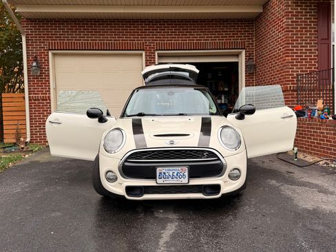 Used 2015 MINI Cooper S image 2