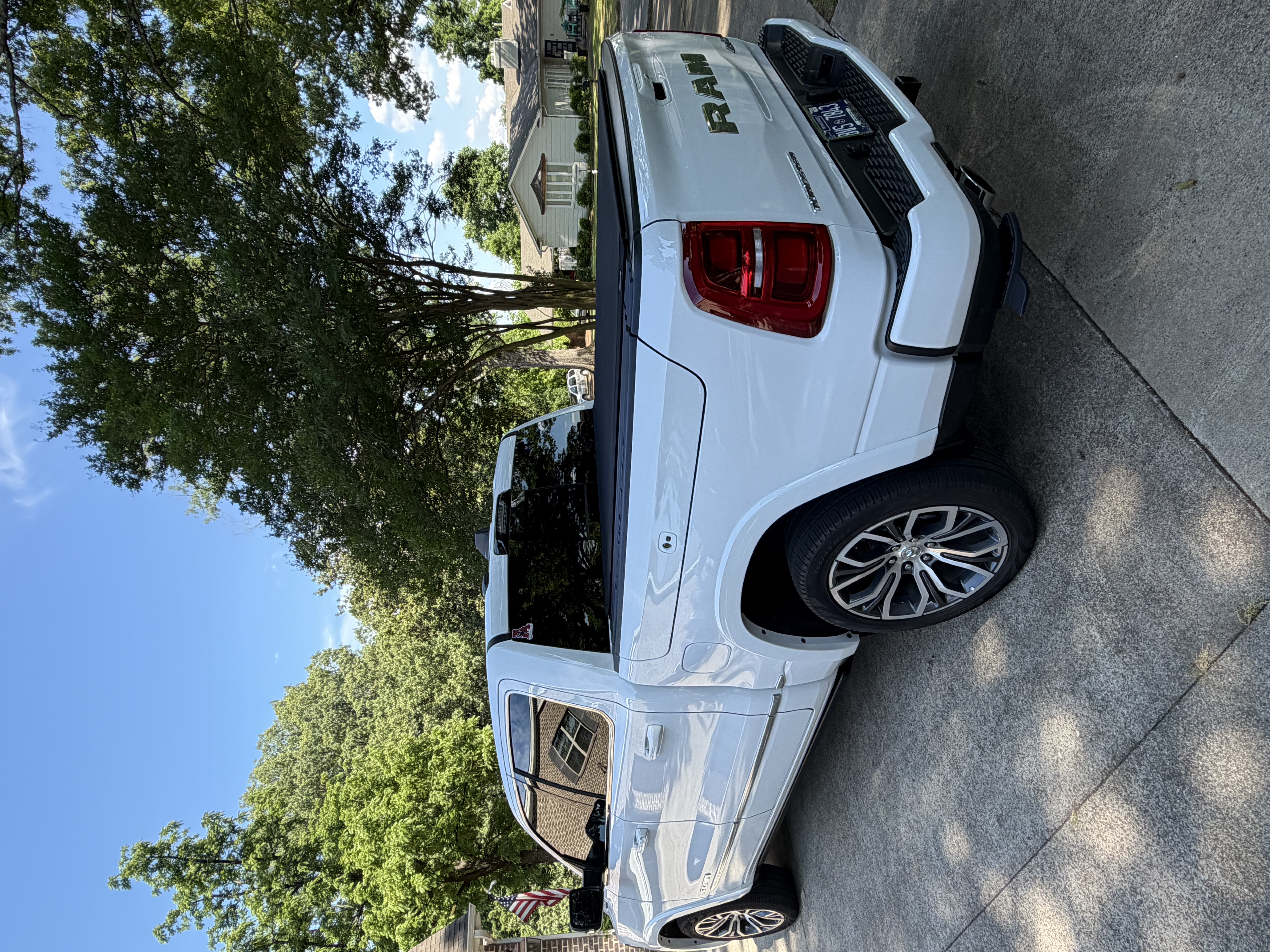 Used 2025 RAM 1500 Tungsten AWD/4WD image 11
