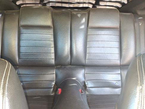 Used 2010 Ford Mustang Coupe image 4