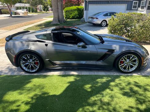 Used 2015 Chevrolet Corvette Z06 w/ 3LZ Preferred Equipment Group RWD image 4