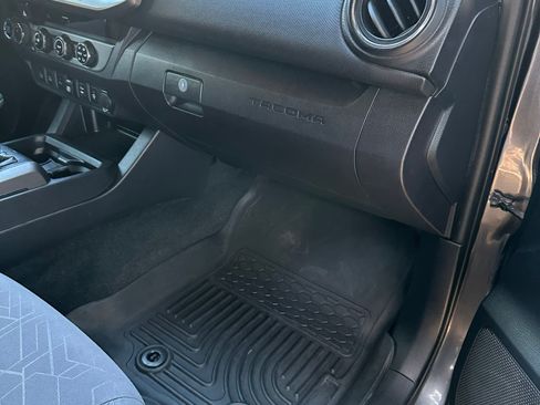 Used 2018 Toyota Tacoma TRD Off-Road w/ Technology Package AWD/4WD image 20