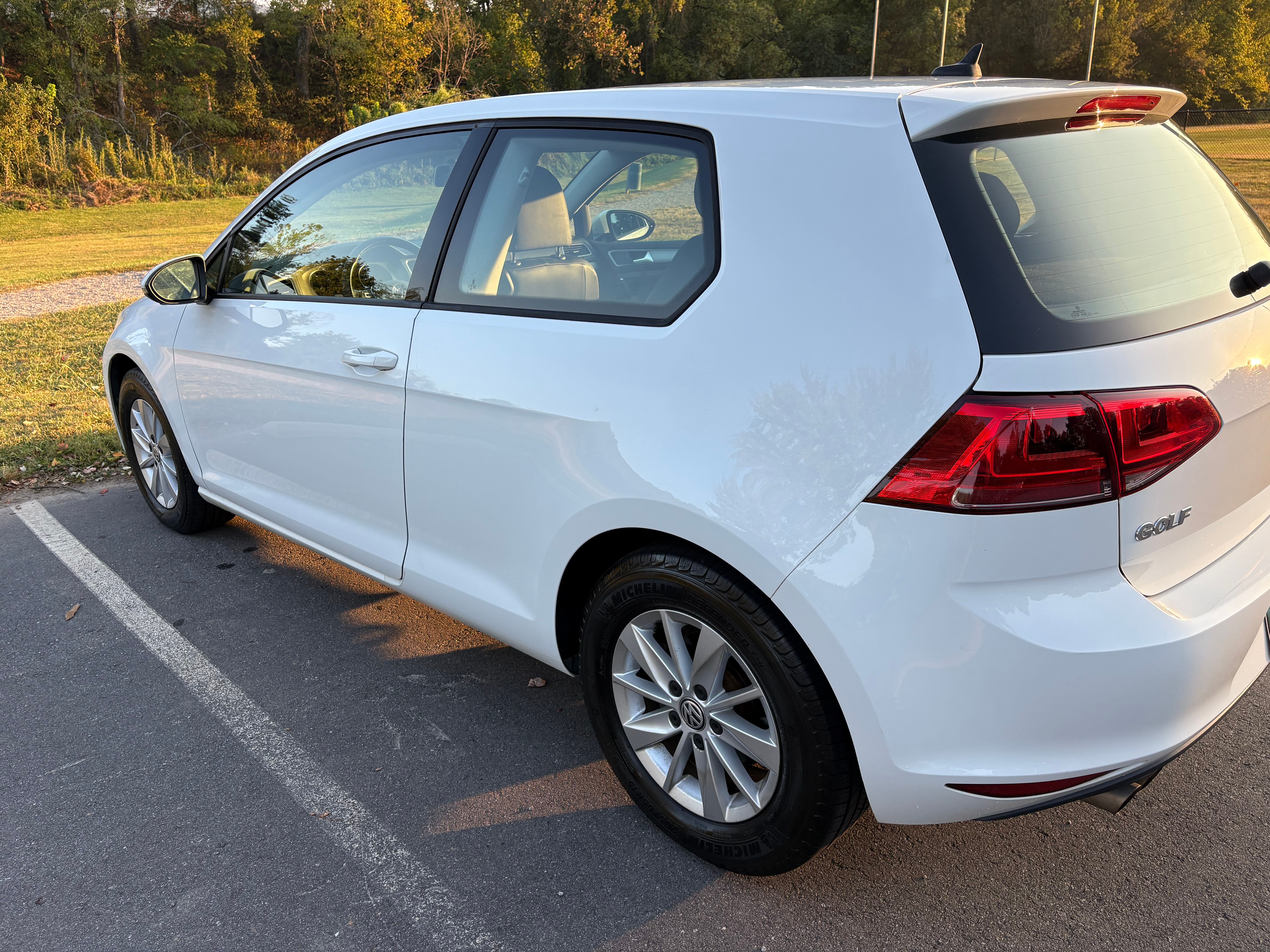 Used 2015 Volkswagen Golf S FWD image 10