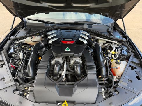 Used 2017 Alfa Romeo Giulia Quadrifoglio RWD image 16