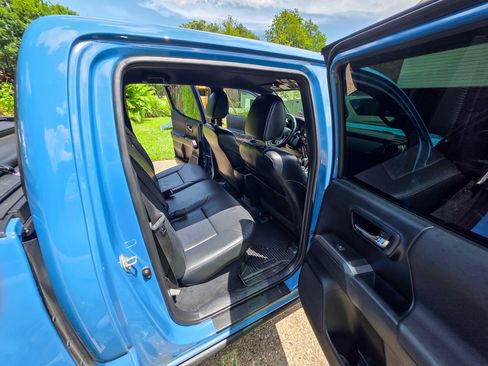 Used 2018 Toyota Tacoma TRD Pro AWD/4WD image 9