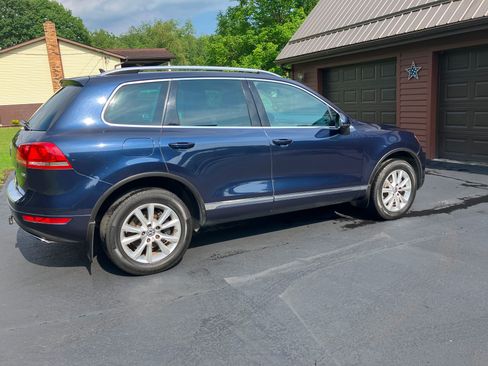 Used 2014 Volkswagen Touareg Sport AWD/4WD image 1