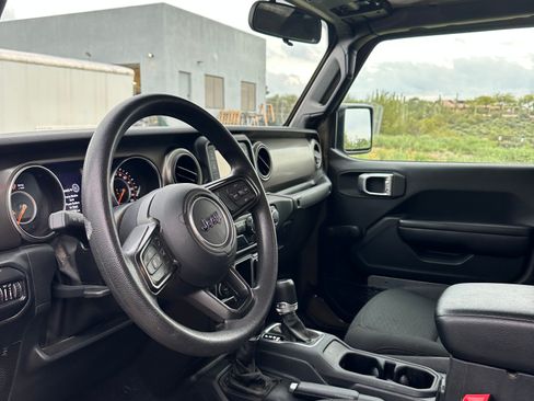 Used 2020 Jeep Gladiator Sport image 8