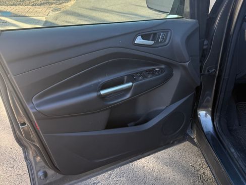 Used 2017 Ford Escape SE w/ Equipment Group 201A image 8