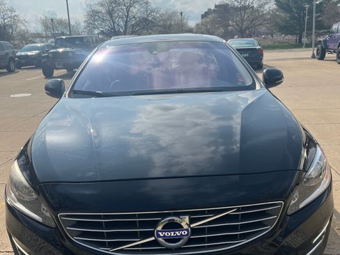 Used 2017 Volvo S60 T5 Inscription FWD image 2