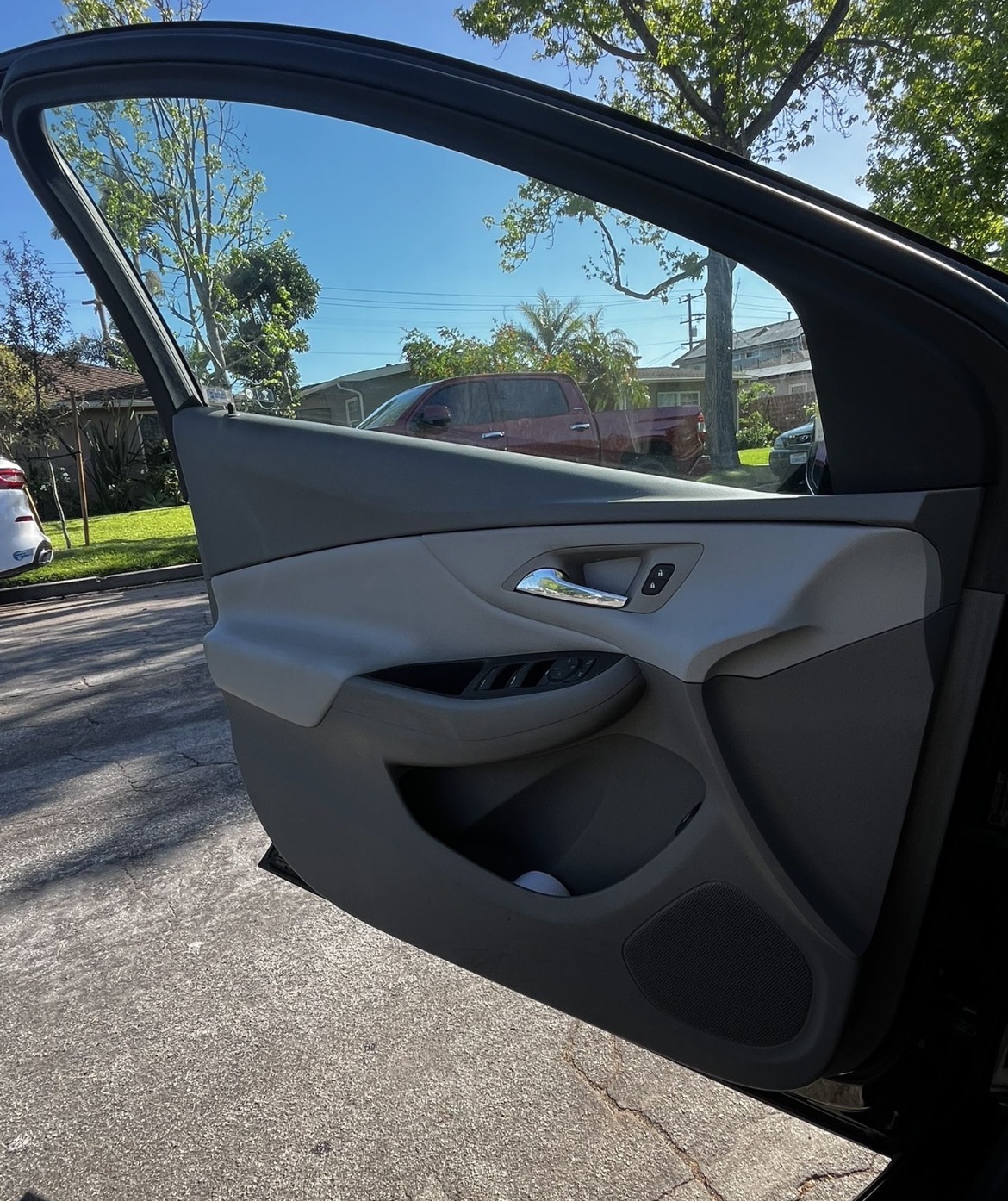 Used 2017 Chevrolet Volt LT w/ Comfort Package FWD image 13