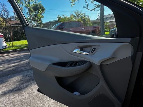 Used 2017 Chevrolet Volt LT w/ Comfort Package image 13