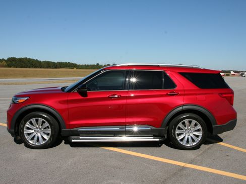 Used 2022 Ford Explorer Limited w/ Equipment Group 301A image 2