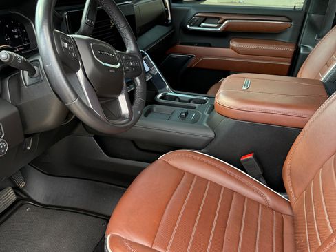 Used 2024 GMC Sierra 2500 Denali Ultimate image 9