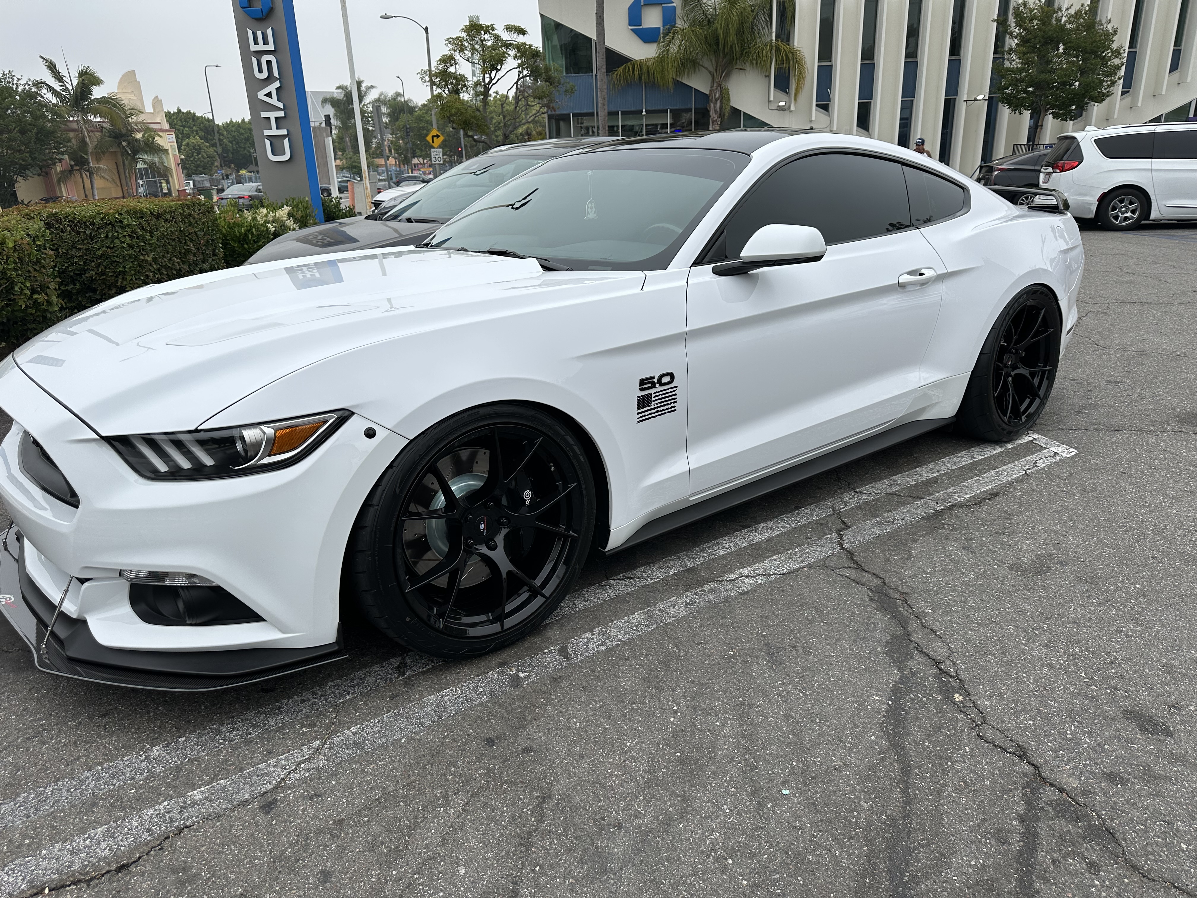 Used 2016 Ford Mustang GT Premium RWD image 2