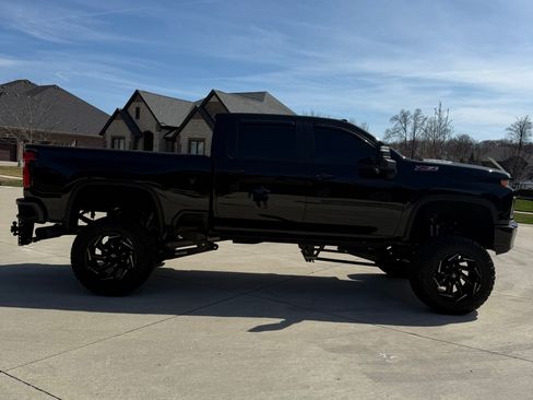 Used 2022 Chevrolet Silverado 2500 LTZ w/ LTZ Plus Package image 11