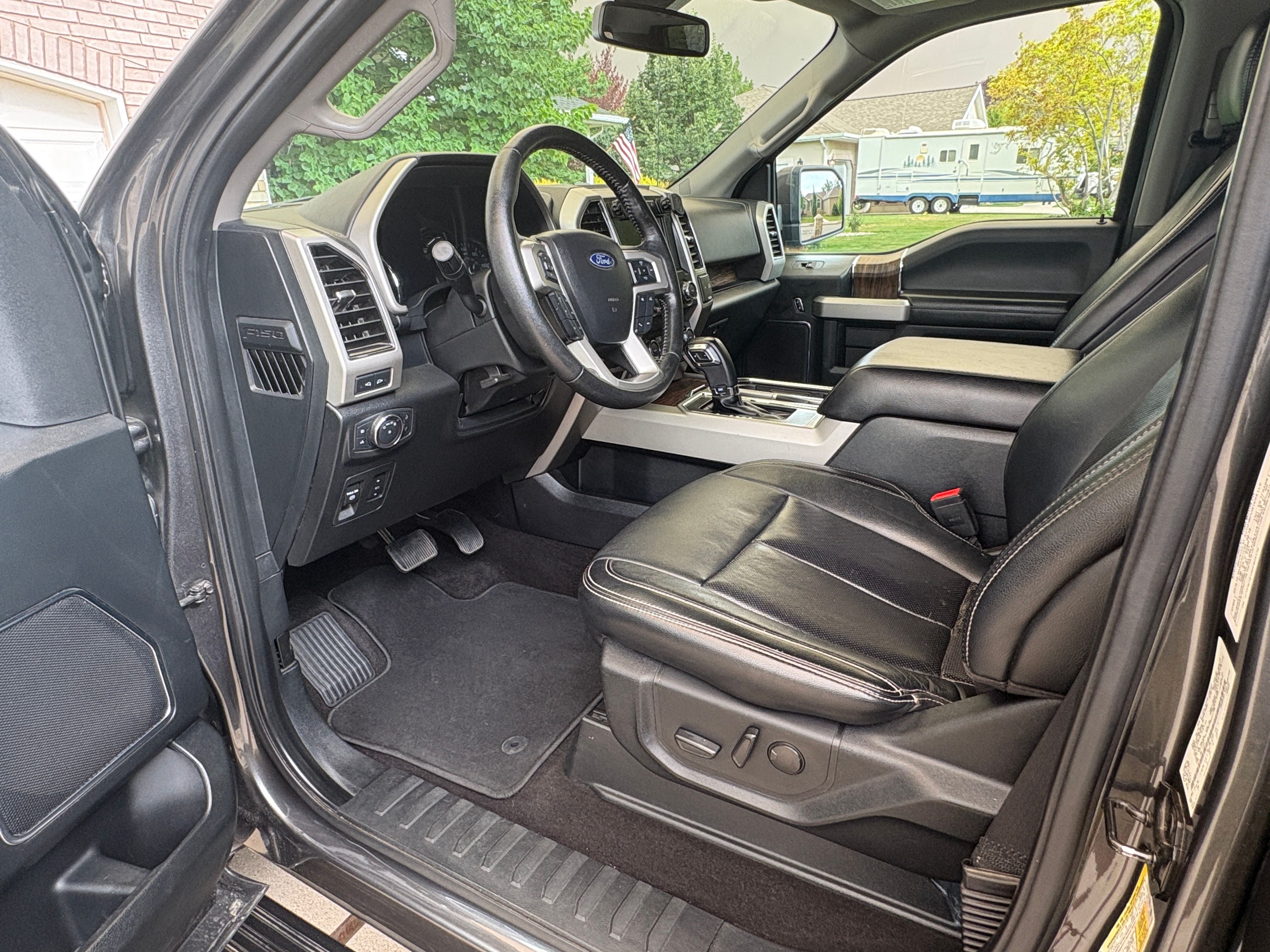 Used 2019 Ford F150 Lariat w/ Equipment Group 501A Mid AWD/4WD image 9