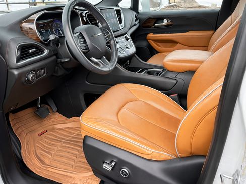 Used 2021 Chrysler Pacifica Pinnacle image 15