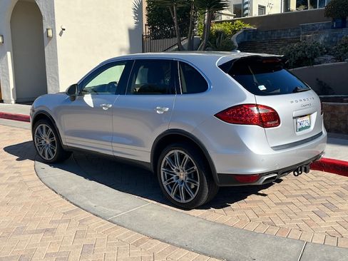 Used 2012 Porsche Cayenne S image 2