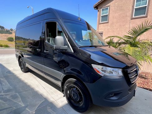 Used 2022 Mercedes-Benz Sprinter 2500 image 2