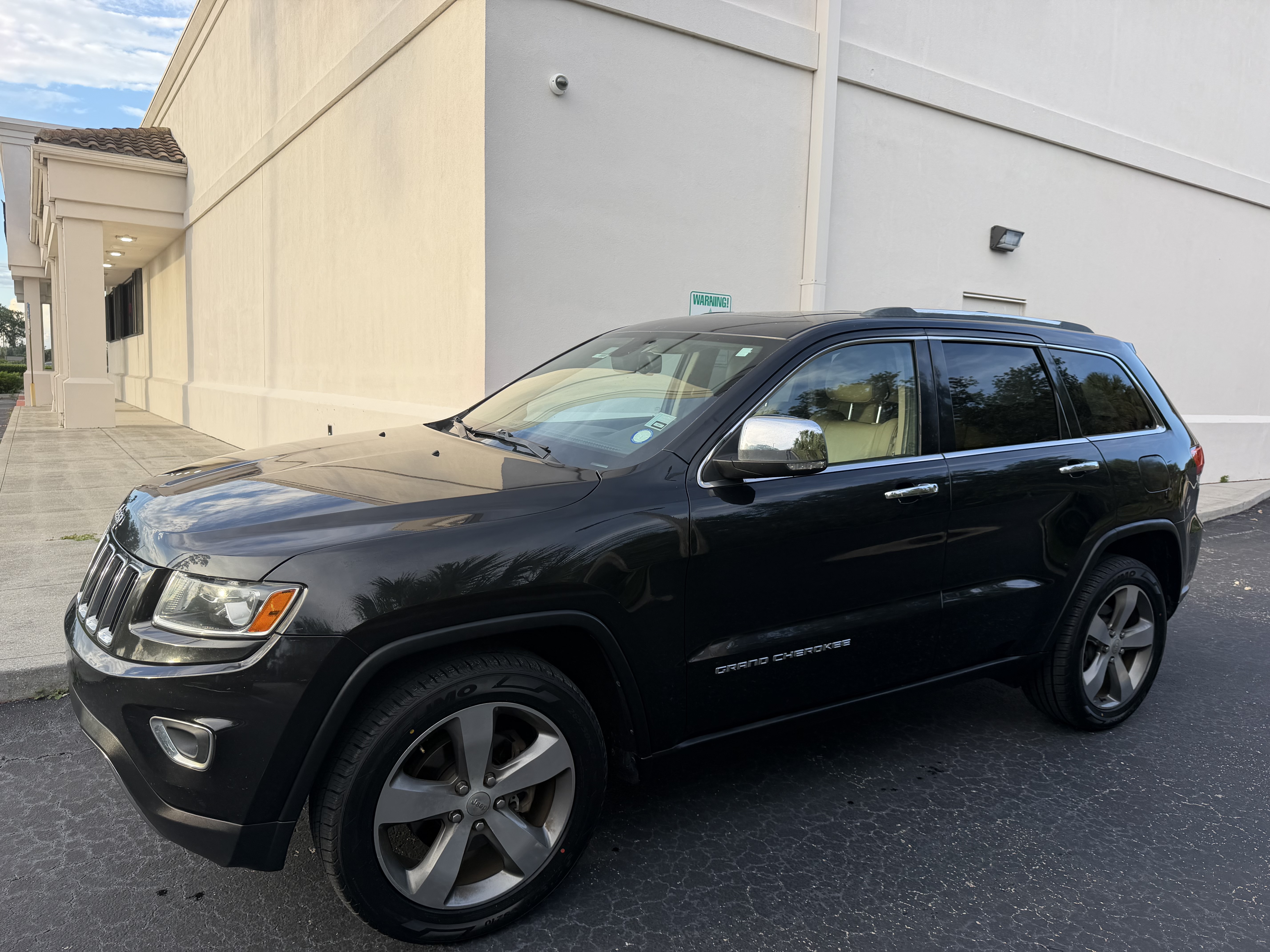 Used 2014 Jeep Grand Cherokee Limited RWD image 1