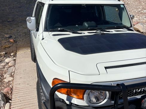 Used 2014 Toyota FJ Cruiser 4WD w/ Upgrade Package image 11