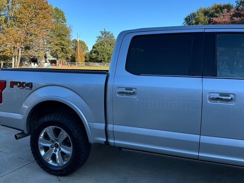 Used 2018 Ford F150 Platinum w/ Equipment Group 701A Luxury image 4
