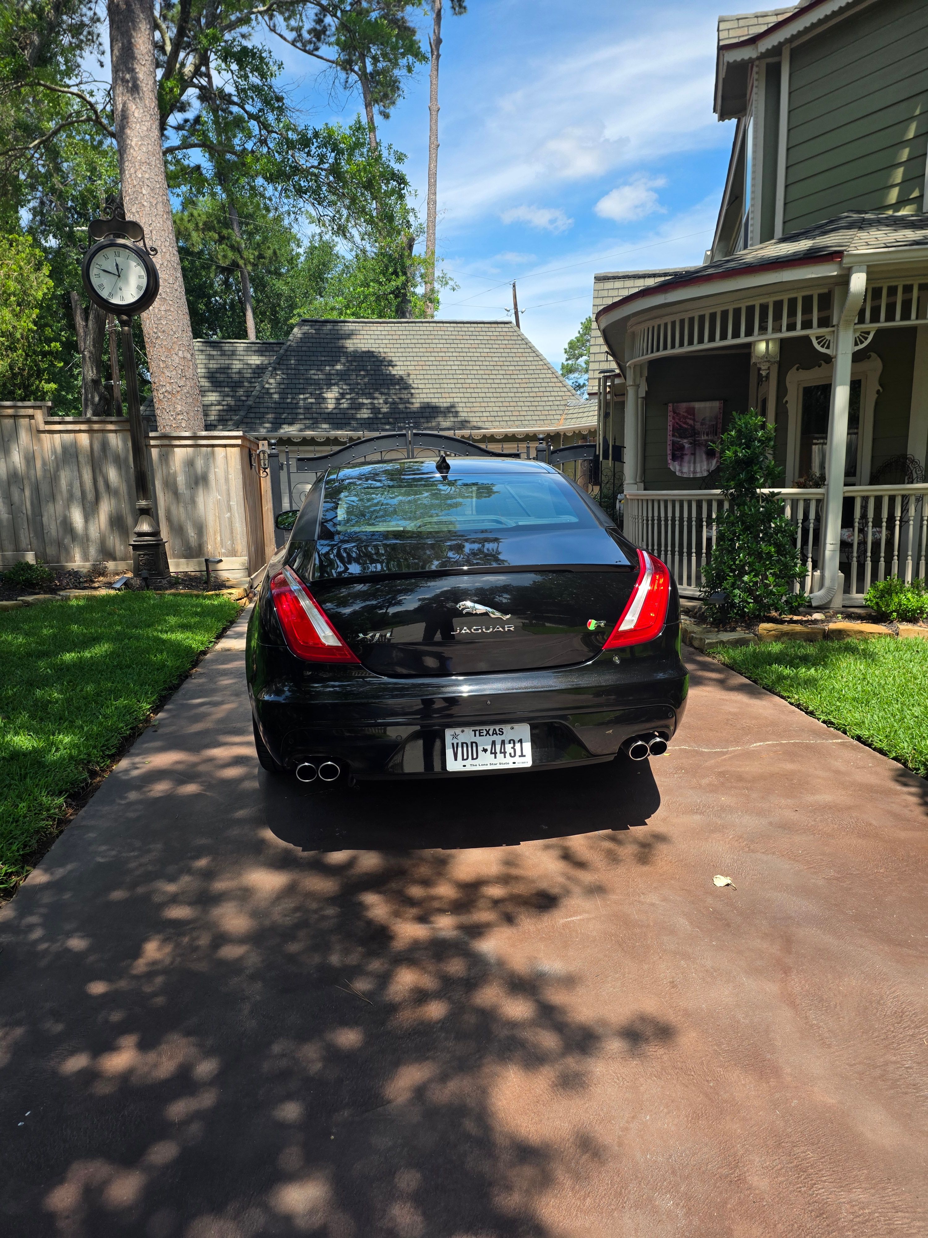 Used 2016 Jaguar XJ R RWD image 6
