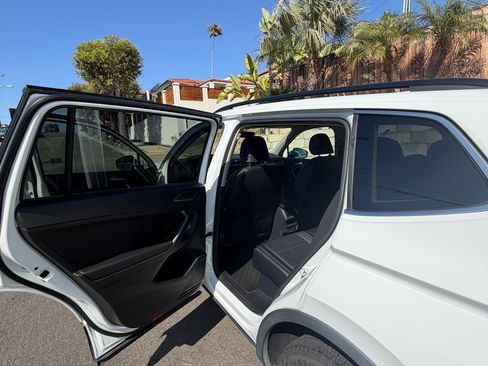 Used 2021 Volkswagen Tiguan SE w/ Panoramic Sunroof Package FWD image 24
