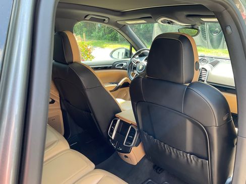 Used 2016 Porsche Cayenne S AWD/4WD image 18